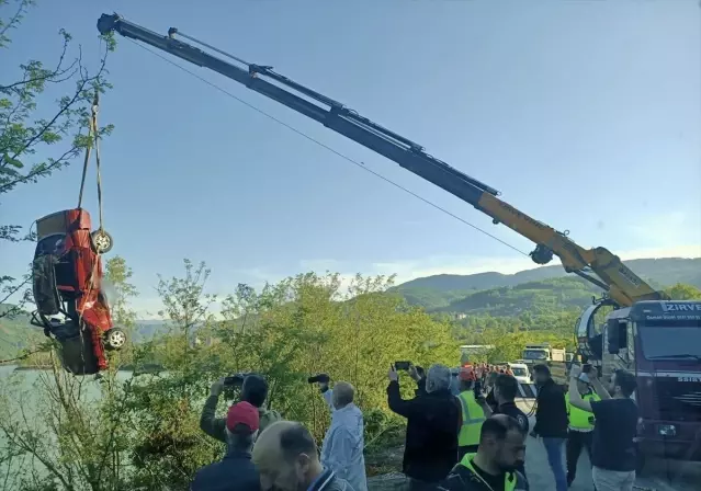 Baraj göletine düşen otomobildeki sürücü hayatını kaybetti