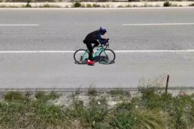 Çanakkale'den aldığı şehitlik toprağını Samsun'a ulaştırmak için pedal çeviriyor: 900 kilometreyi geride bıraktı