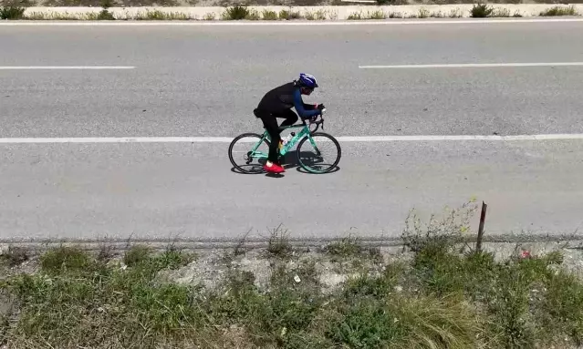 Çanakkale'den aldığı şehitlik toprağını Samsun'a ulaştırmak için pedal çeviriyor: 900 kilometreyi geride bıraktı