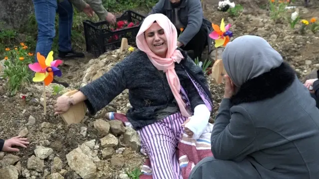 Çiğdem Kaya, Heyelanda Kayıp Ailesinin Kabirlerini Ziyaret Etti