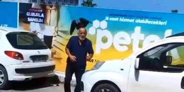 Karga Yavrusu Kurtarma Çabası Karga Saldırısına Dönüştü