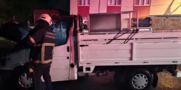 Park Halinde Yanan Kamyonet Kullanılamaz Hale Geldi