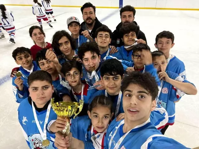 Samsun Erkek Buz Hokeyi Takımı Türkiye Şampiyonu, Kadın Takımı Üçüncü Oldu