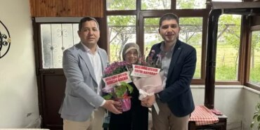 Samsun'da 15 Temmuz şehidinin annesine Anneler Günü ziyareti