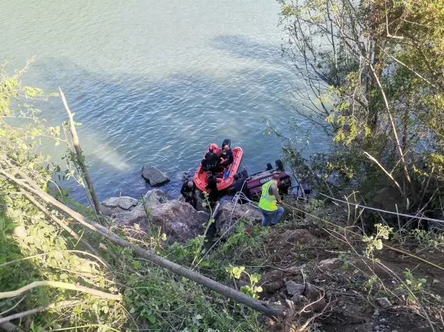 Samsun'da Baraj Gölüne Uçan Araçta Genç Sürücü Hayatını Kaybetti