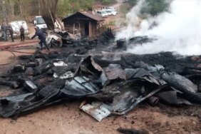 Samsun'da Yangında Ahşap Ev Küle Döndü