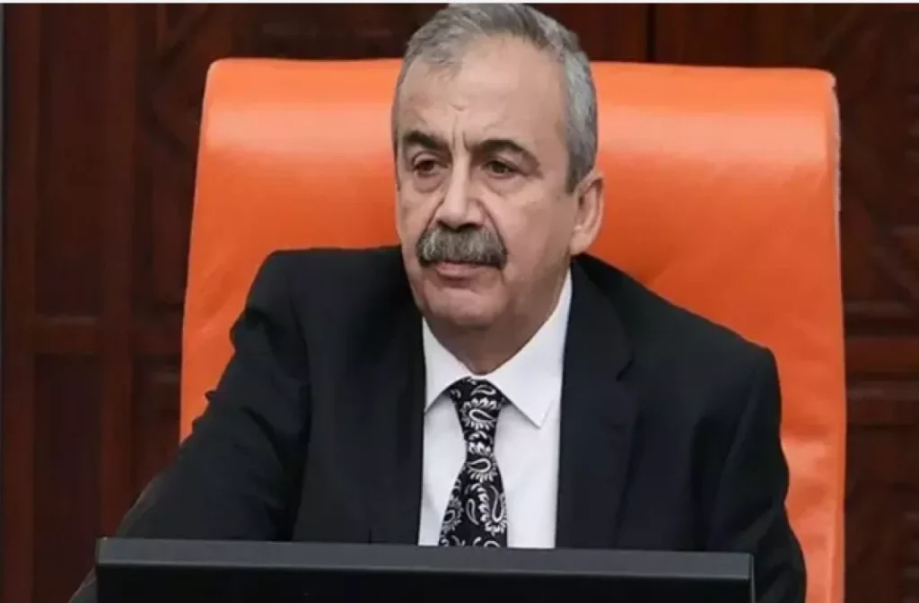 Sırrı Süreyya Önder 18 Günlük Yaşam Mücadelesini Kaybetti