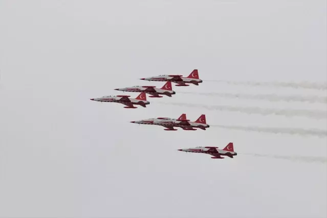 Türk Yıldızları ve SOLOTÜRK'ten Samsun'da Prova