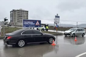 Atakum'da Trafik Kazası: 2 Yaralı