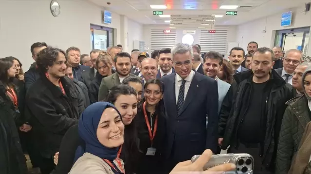 Bakan Memişoğlu Bafra'daki Diş Hastanesini Ziyaret Etti