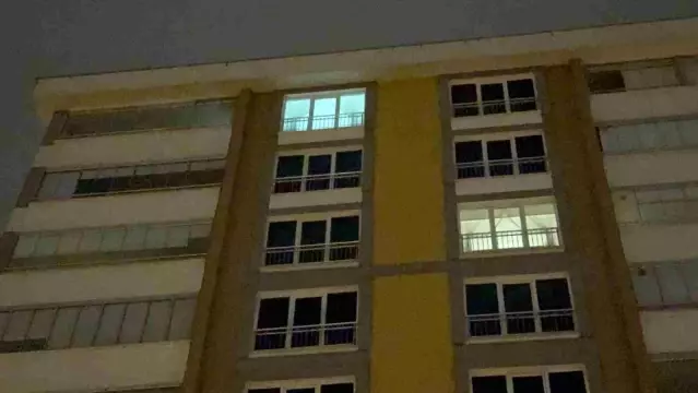 Balkondan Düşen Öğretmen Hayatını Kaybetti