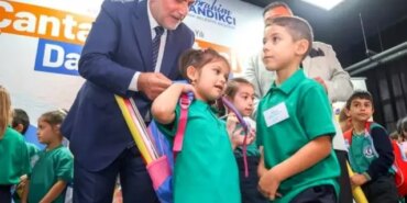 Başkan Sandıkçı: 'Eğitim yolculuğunun her aşamasında öğrencilerimizin ve ailelerimizin yanındayız'