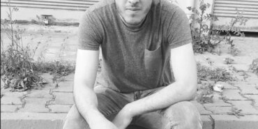 Boşandığı eşini otomobilde vurup canına kıydı