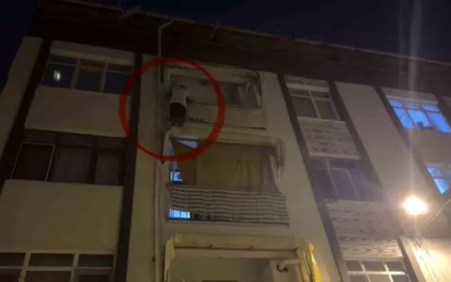 Kapısına gelen sivil polislerden korktu, balkona çıkarak yürekleri ağza getirdi