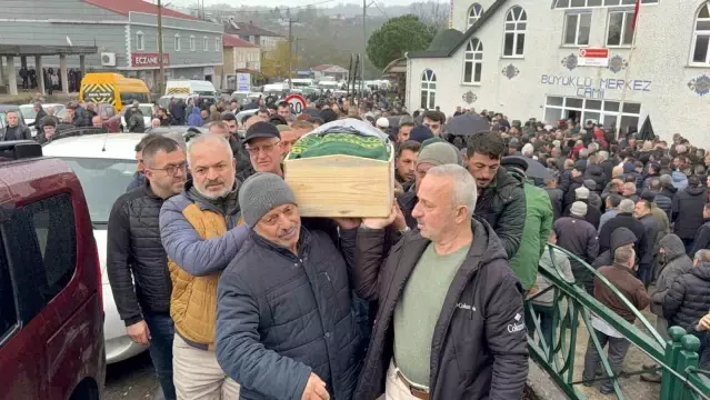 Kolunu silaj makinesine kaptırarak ölen çocuk toprağa verildi