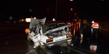 Otomobil tıra çarptı: 4 yaralı