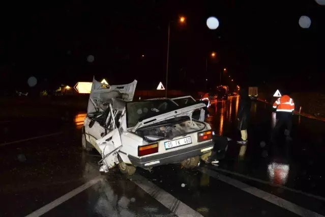 Otomobil tıra çarptı: 4 yaralı