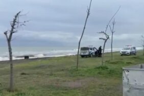 Sahile vuran gizemli sandık ekipleri alarma geçirdi! Üzerindeki yazılar incelenecek