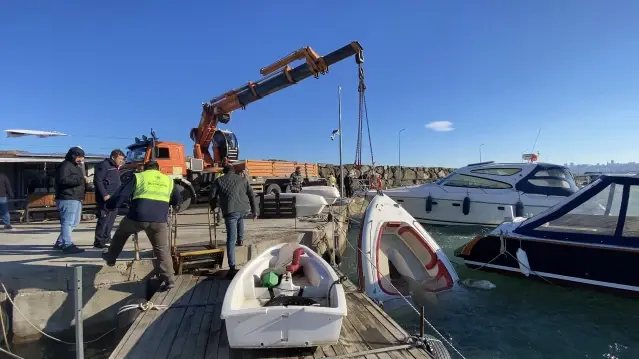 Samsun'da Alabora Olan Tekne Yeniden Denize Düştü