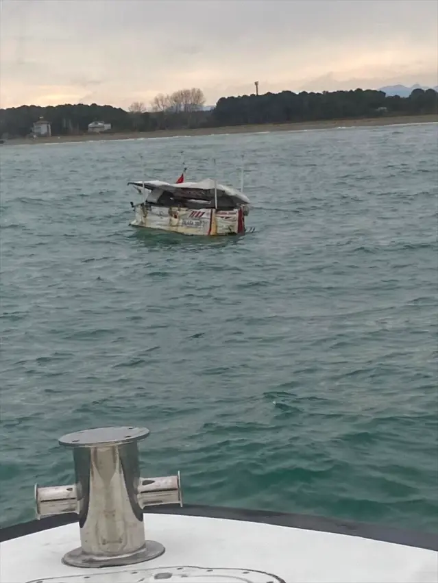 Samsun'da Kontrolsüz Sürüklenen Tekne Kurtarıldı