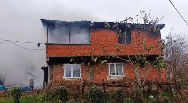 Samsun'da Yangın: İki Katlı Evde Hasar