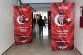 Samsun'da bir okulun sınıf kapıları şehitlerin isimleri ve fotoğraflarıyla kaplandı