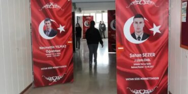 Samsun'da bir okulun sınıf kapıları şehitlerin isimleri ve fotoğraflarıyla kaplandı