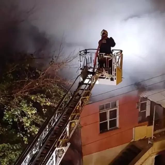 Samsun'da iki katlı evde yangın: 1 ölü