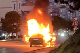 Seyir halindeki otomobil alev alev yandı