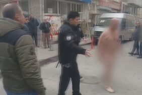 Samsun'da çıplak halde caddede dolaşan şahıs gözaltına alındı