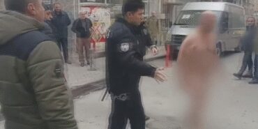 Samsun'da çıplak halde caddede dolaşan şahıs gözaltına alındı