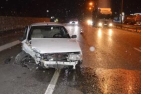 Havza'da Kaldırıma Çarpan Otomobilde İki Yaralı