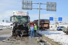 Havza'da Tır ve Kamyon Çarpıştı: 2 Yaralı