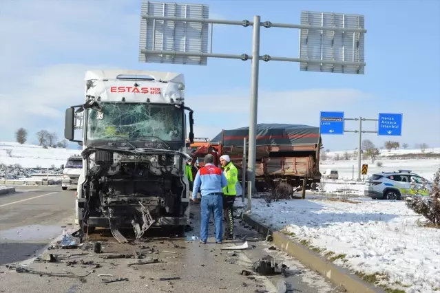 Havza'da Tır ve Kamyon Çarpıştı: 2 Yaralı