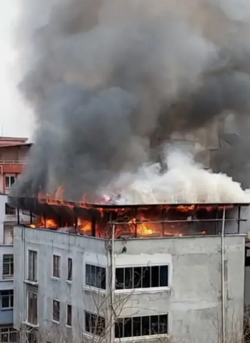İlkadım'da Çatı Yangını - Son Dakika