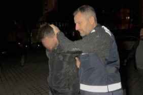 Kafe müdürü müşterileri rahatsız eden 4 bar çalışanını silahla yaraladı