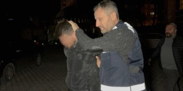 Kafe müdürü müşterileri rahatsız eden 4 bar çalışanını silahla yaraladı