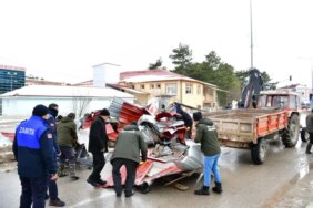 Ladik'te Rüzgar Okul Çatısını Uçurdu