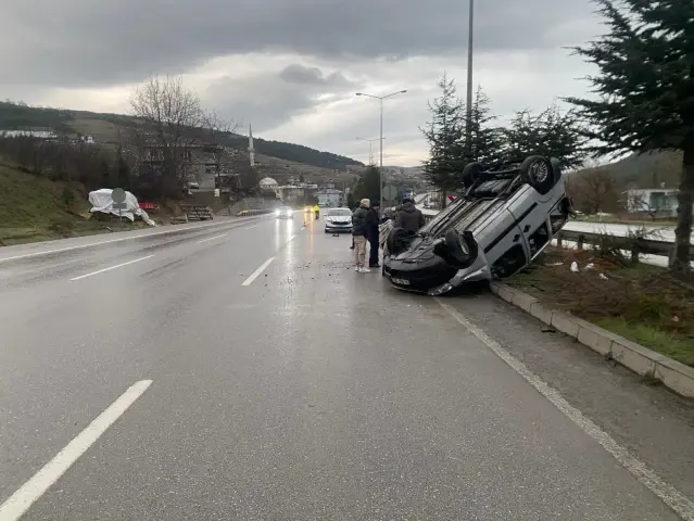 Samsun'da Hafif Ticari Araç Takla Attı
