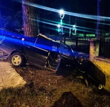 Samsun'da Kaza: Otomobil Durak ve Ağaca Çarptı