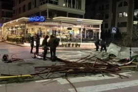 Samsun'da Kuvvetli Rüzgar Çatı Uçurdu