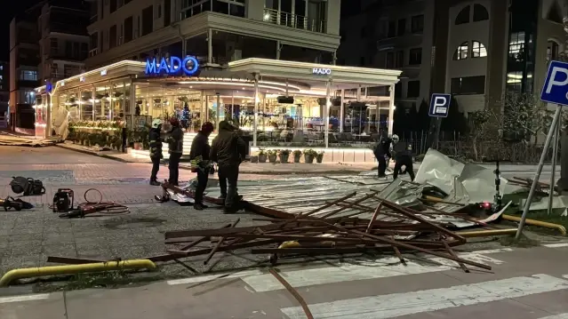 Samsun'da Kuvvetli Rüzgar Çatı Uçurdu