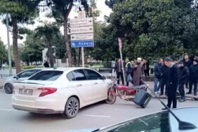 Samsun'da Motosiklet Otomobile Saplandı - Son Dakika