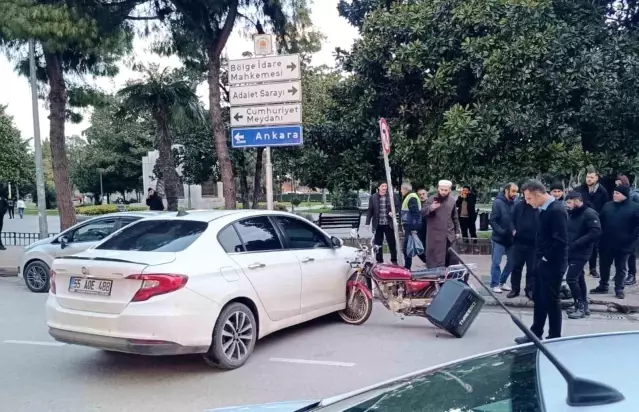 Samsun'da Motosiklet Otomobile Saplandı - Son Dakika