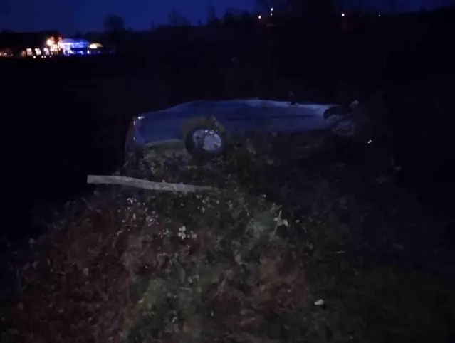 Samsun'da Otomobil Şarampole Yuvarlandı: 3 Yaralı