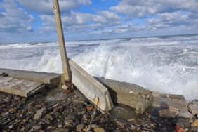Samsun'da Rüzgar Dalgaları Sahili Vurdu