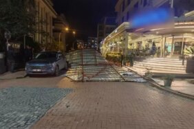 Samsun'da Şiddetli Rüzgar Çatı Uçurdu