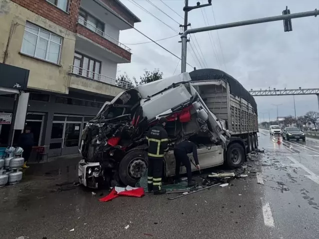 Samsun'da Tır Kazası: 1 Yaralı