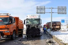 Samsun'da Tır ve Kamyonet Kaza Yaptı