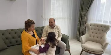 Türkiye'de 2025 Aile Yılı kapsamında 100'üncü bebek geçici koruyucu ailesine yerleştirildi